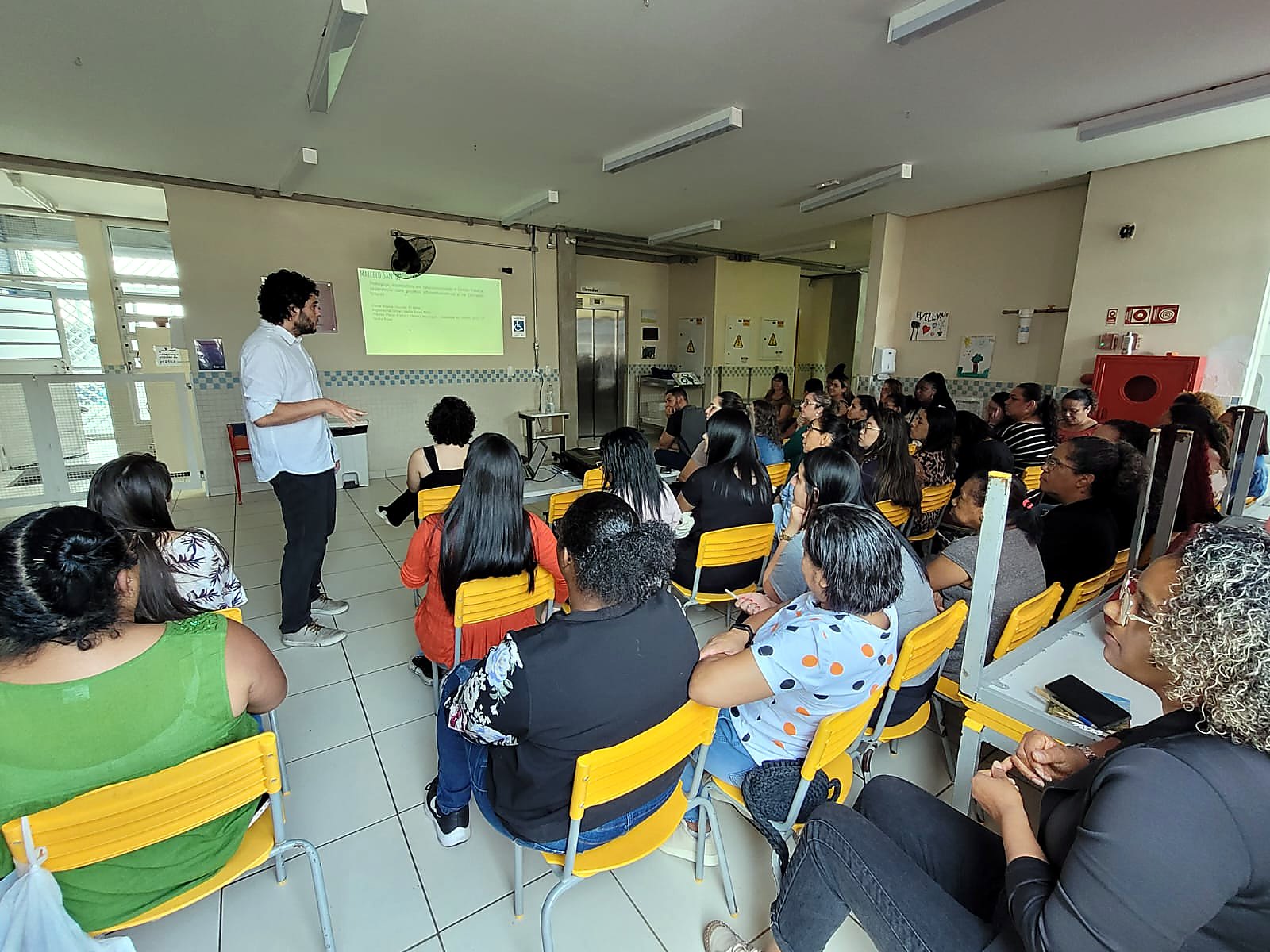 Marcelo Santos em formação com educadores de rede pública